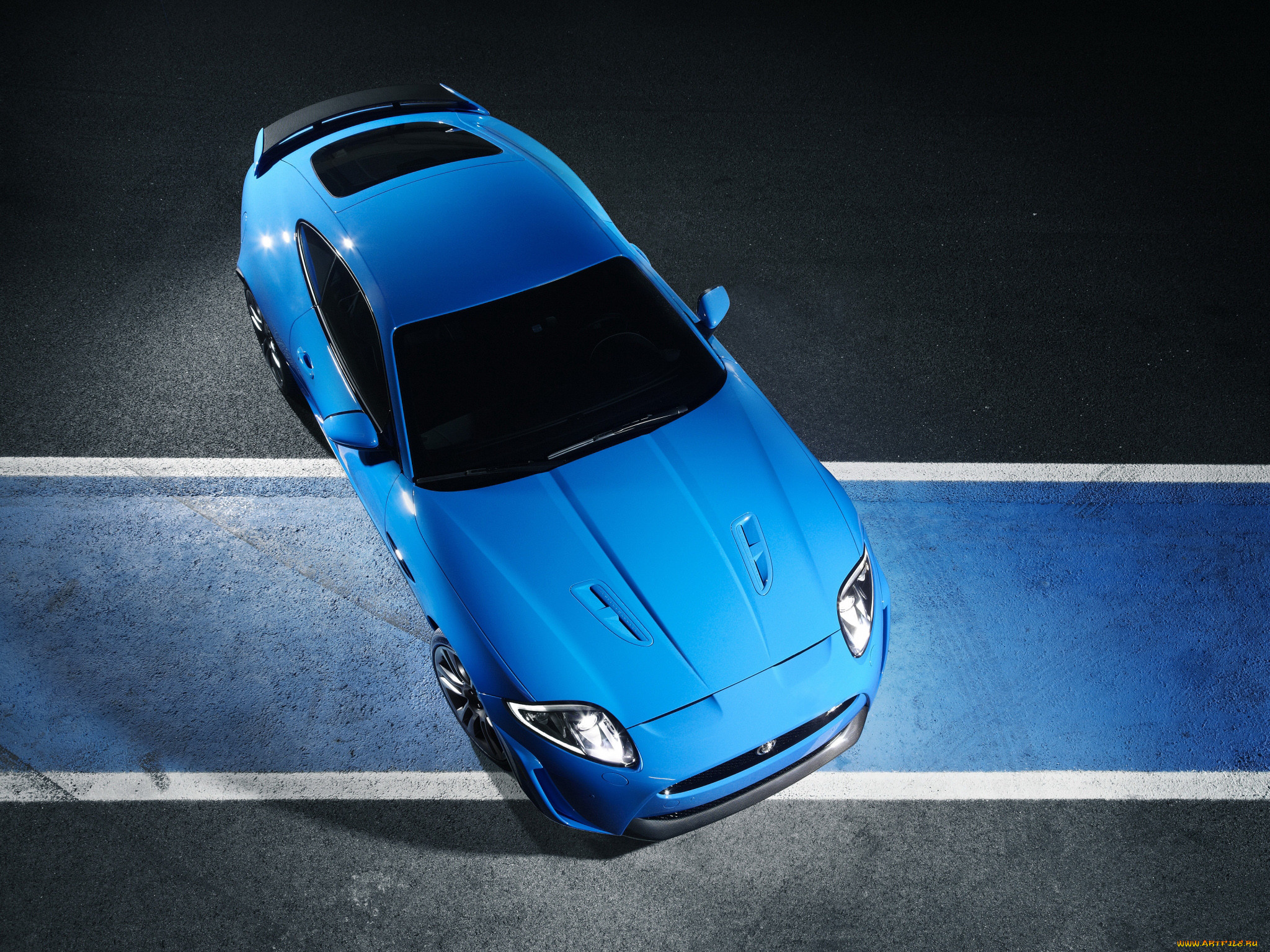 Покажи синие машины. Jaguar XKR-S. Jaguar XKR-S 2012. Ягуар XKR 2012 Aston Martin. Синий Ягуар XKR.